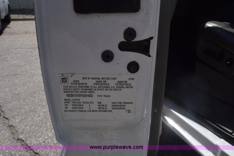 image for item K8579 2000 Chevrolet Silverado 1500 Ext. Cab pickup truck