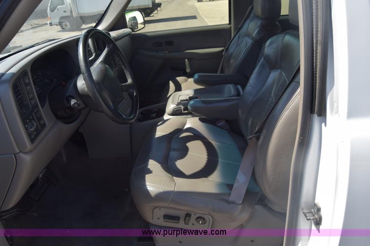 image for item K8579 2000 Chevrolet Silverado 1500 Ext. Cab pickup truck