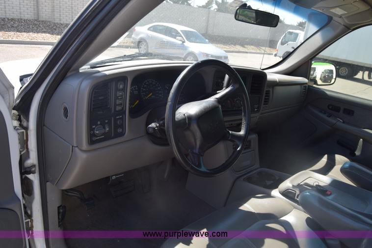 image for item K8579 2000 Chevrolet Silverado 1500 Ext. Cab pickup truck