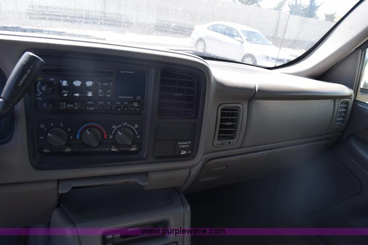 image for item K8579 2000 Chevrolet Silverado 1500 Ext. Cab pickup truck