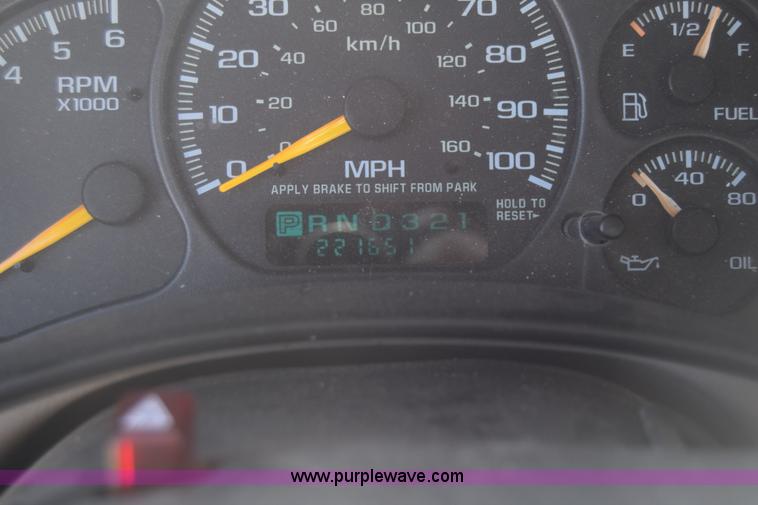 image for item K8579 2000 Chevrolet Silverado 1500 Ext. Cab pickup truck