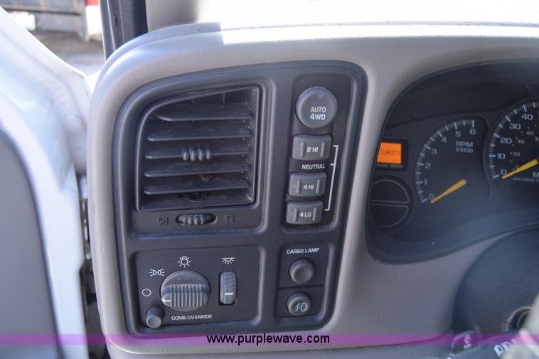 image for item K8579 2000 Chevrolet Silverado 1500 Ext. Cab pickup truck