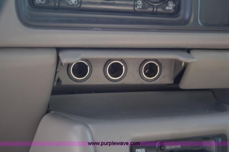 image for item K8579 2000 Chevrolet Silverado 1500 Ext. Cab pickup truck