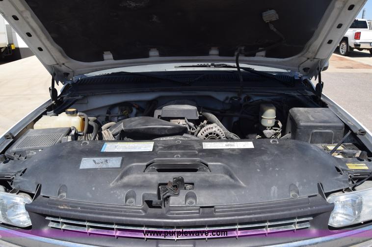 image for item K8579 2000 Chevrolet Silverado 1500 Ext. Cab pickup truck