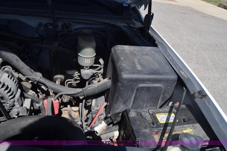 image for item K8579 2000 Chevrolet Silverado 1500 Ext. Cab pickup truck