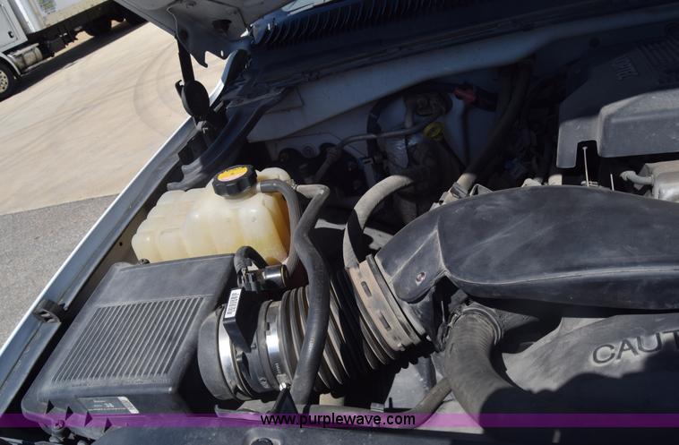 image for item K8579 2000 Chevrolet Silverado 1500 Ext. Cab pickup truck