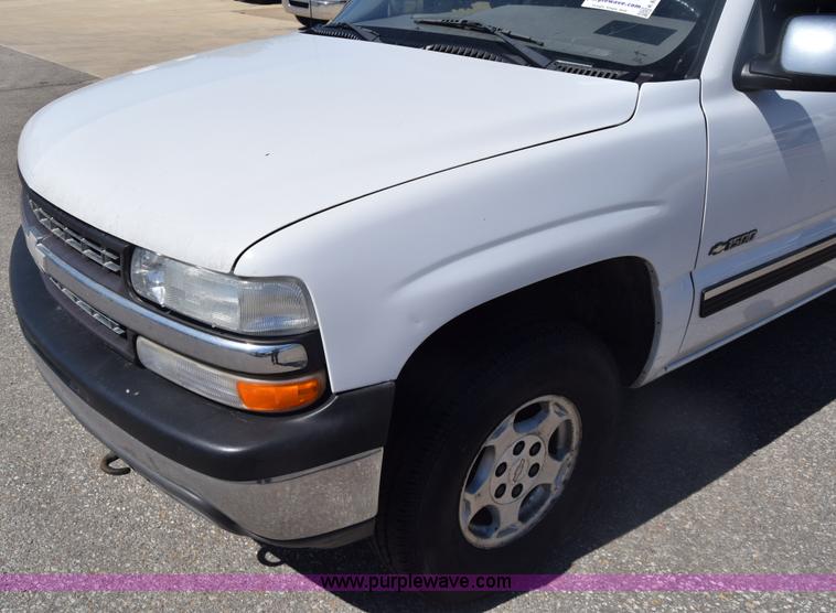 image for item K8579 2000 Chevrolet Silverado 1500 Ext. Cab pickup truck