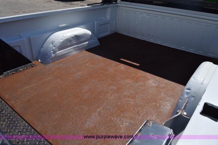 image for item K8579 2000 Chevrolet Silverado 1500 Ext. Cab pickup truck