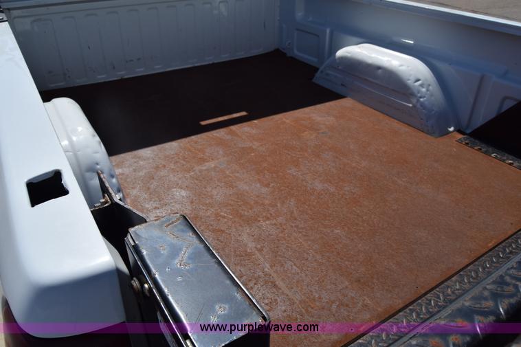 image for item K8579 2000 Chevrolet Silverado 1500 Ext. Cab pickup truck