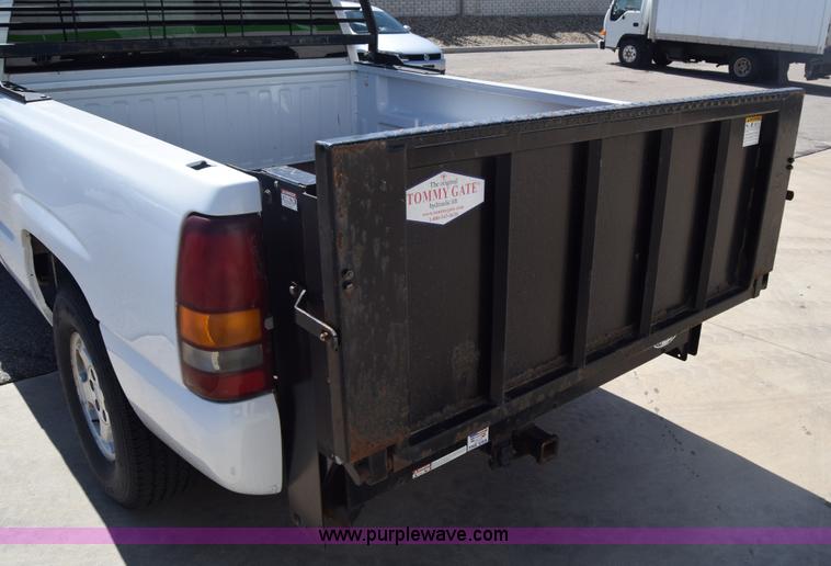 image for item K8579 2000 Chevrolet Silverado 1500 Ext. Cab pickup truck