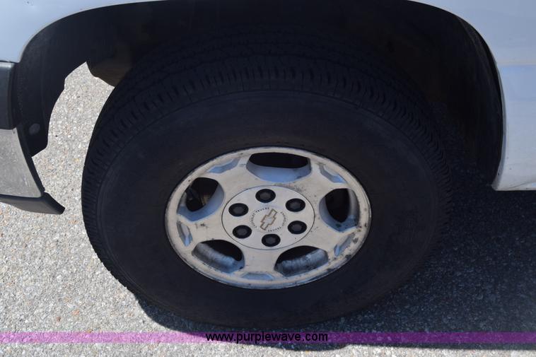 image for item K8579 2000 Chevrolet Silverado 1500 Ext. Cab pickup truck