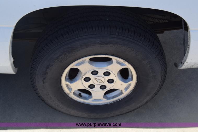 image for item K8579 2000 Chevrolet Silverado 1500 Ext. Cab pickup truck