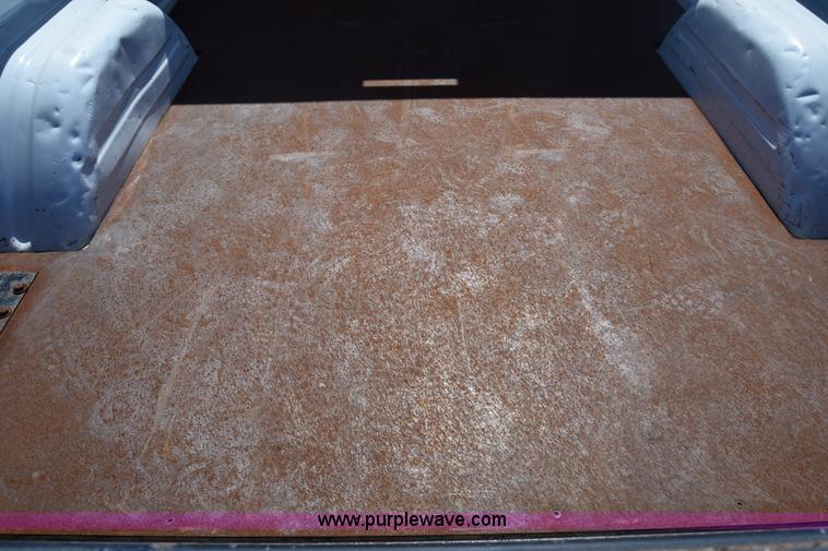 image for item K8579 2000 Chevrolet Silverado 1500 Ext. Cab pickup truck