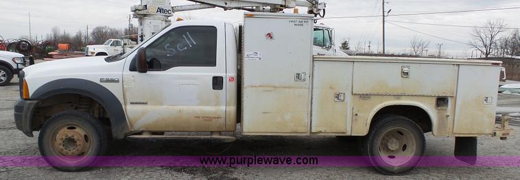 image for item L1313 2007 Ford F550 utility truck