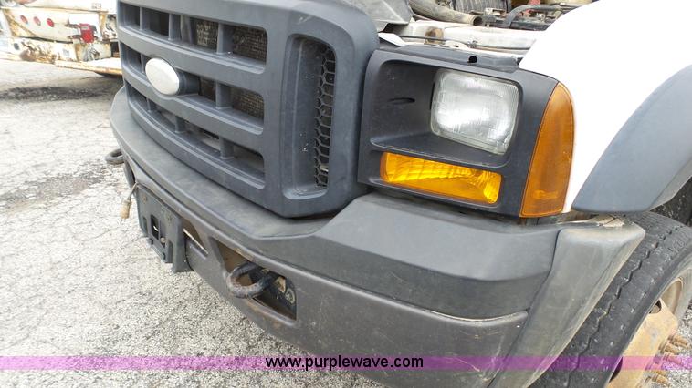 image for item L1313 2007 Ford F550 utility truck