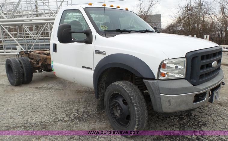 image for item L1315 2006 Ford F550 truck cab and chassis