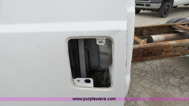 image for item L1315 2006 Ford F550 truck cab and chassis