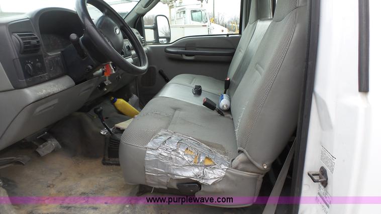 image for item L1315 2006 Ford F550 truck cab and chassis