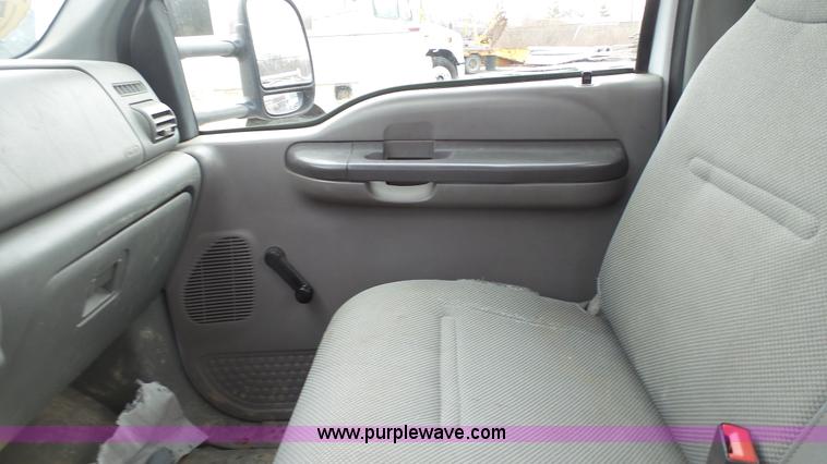 image for item L1315 2006 Ford F550 truck cab and chassis