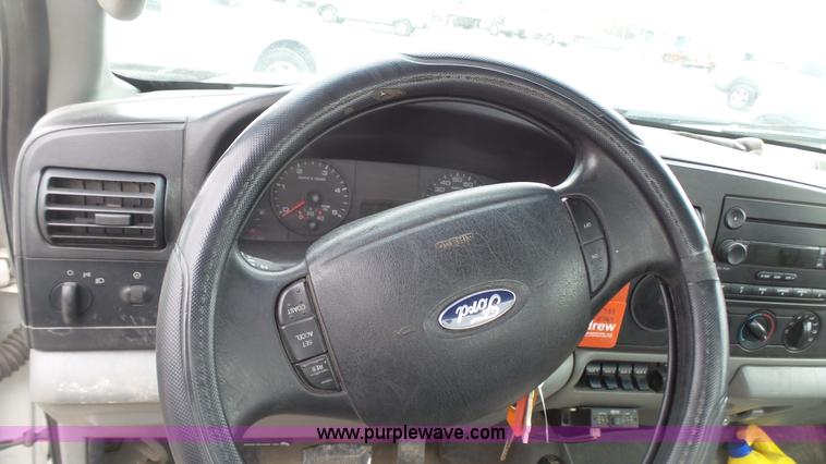image for item L1315 2006 Ford F550 truck cab and chassis