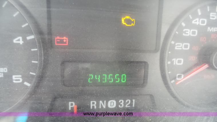 image for item L1315 2006 Ford F550 truck cab and chassis