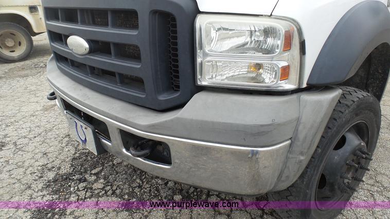 image for item L1315 2006 Ford F550 truck cab and chassis