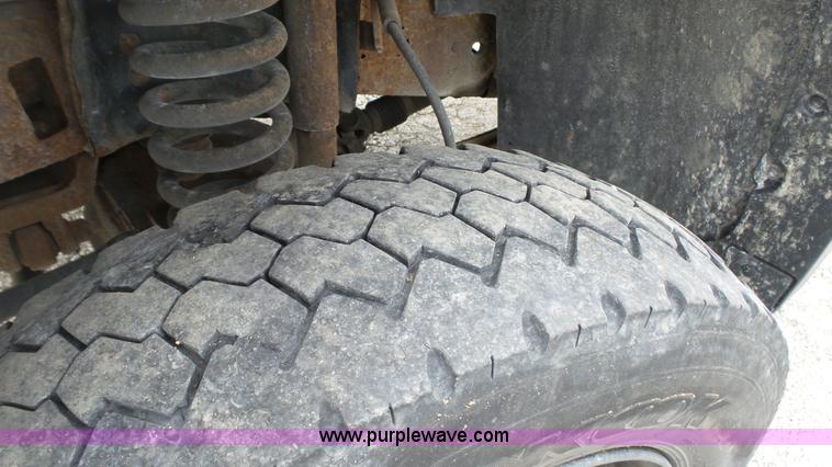 image for item L1315 2006 Ford F550 truck cab and chassis