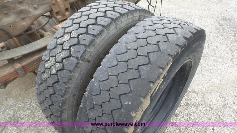 image for item L1315 2006 Ford F550 truck cab and chassis