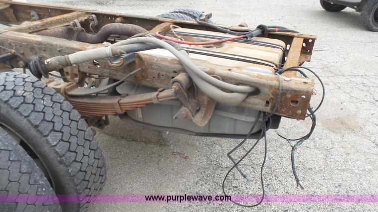 image for item L1315 2006 Ford F550 truck cab and chassis