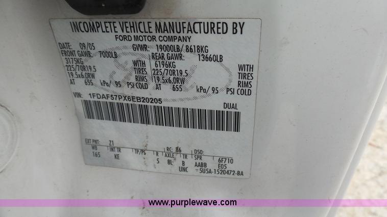 image for item L1315 2006 Ford F550 truck cab and chassis