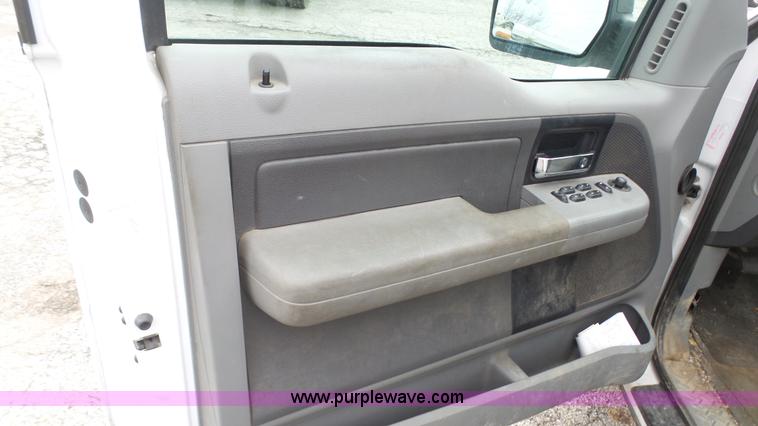 image for item L1316 2006 Ford F150 SuperCab pickup truck