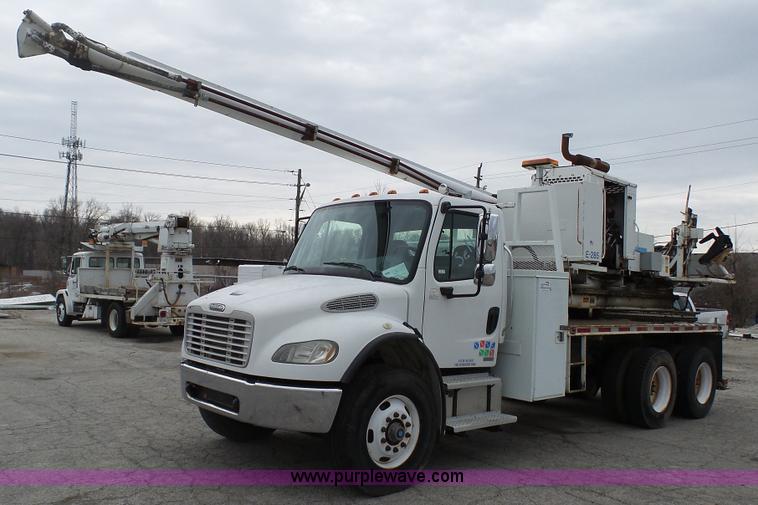 image for item L1317 2005 Freightliner Business Class M2 pressure digger truck