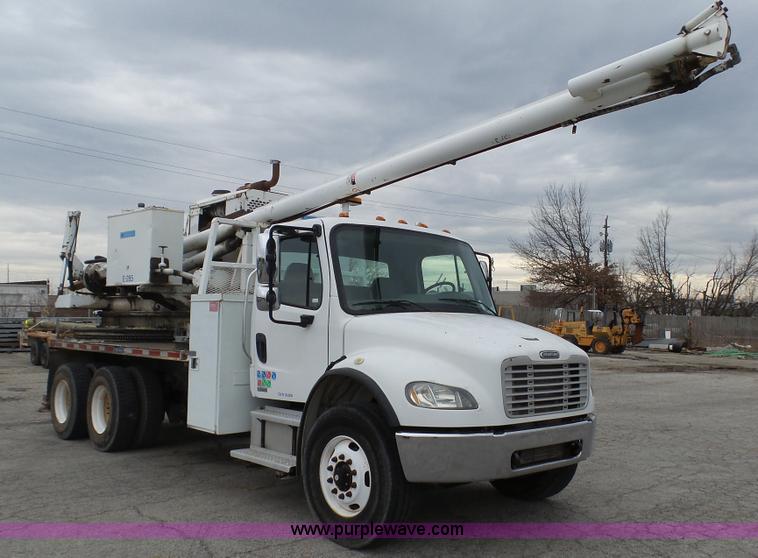 image for item L1317 2005 Freightliner Business Class M2 pressure digger truck