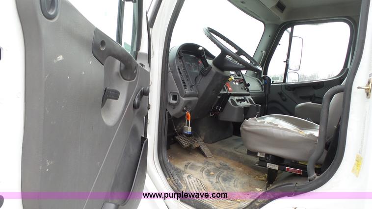 image for item L1317 2005 Freightliner Business Class M2 pressure digger truck