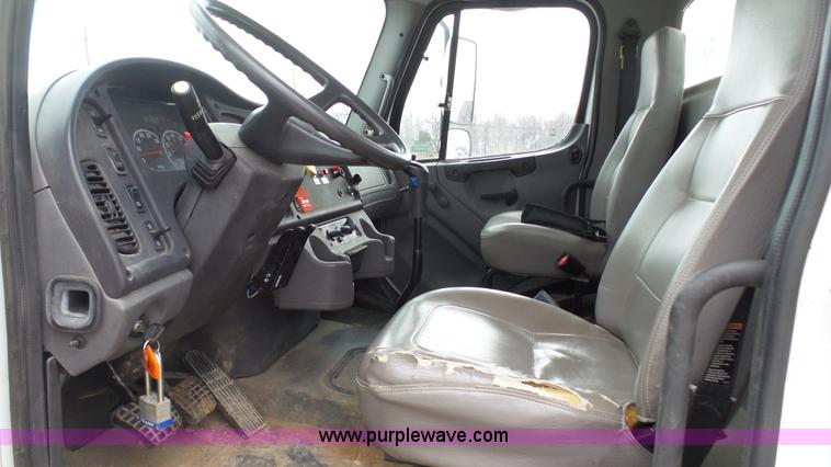 image for item L1317 2005 Freightliner Business Class M2 pressure digger truck