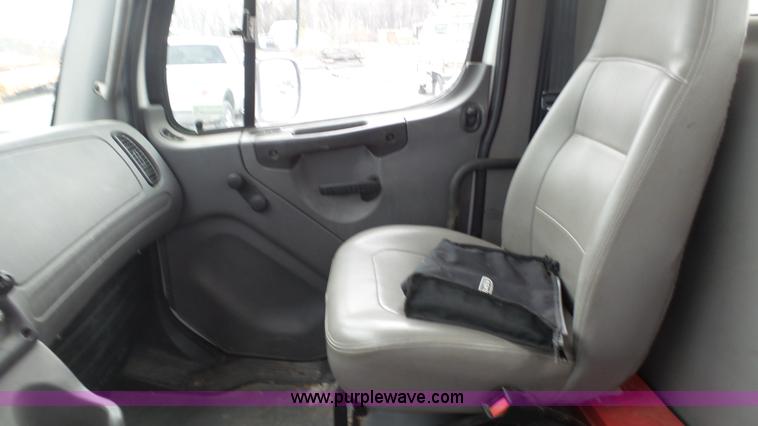 image for item L1317 2005 Freightliner Business Class M2 pressure digger truck