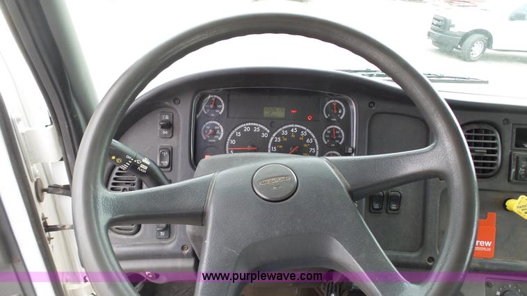 image for item L1317 2005 Freightliner Business Class M2 pressure digger truck