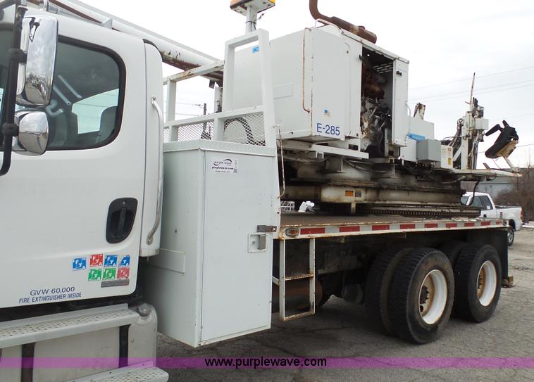 image for item L1317 2005 Freightliner Business Class M2 pressure digger truck