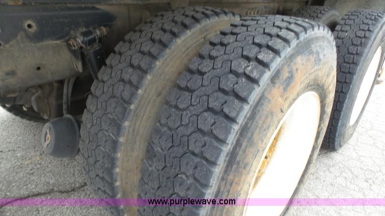 image for item L1317 2005 Freightliner Business Class M2 pressure digger truck