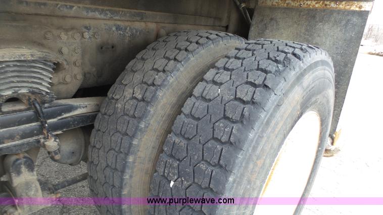 image for item L1317 2005 Freightliner Business Class M2 pressure digger truck