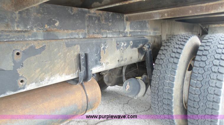 image for item L1317 2005 Freightliner Business Class M2 pressure digger truck