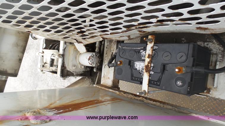 image for item L1317 2005 Freightliner Business Class M2 pressure digger truck