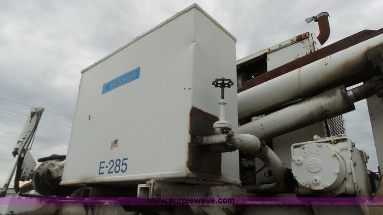 image for item L1317 2005 Freightliner Business Class M2 pressure digger truck