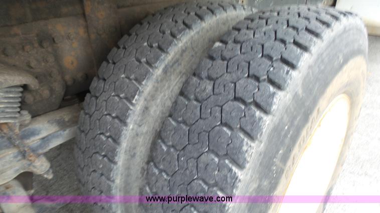 image for item L1317 2005 Freightliner Business Class M2 pressure digger truck