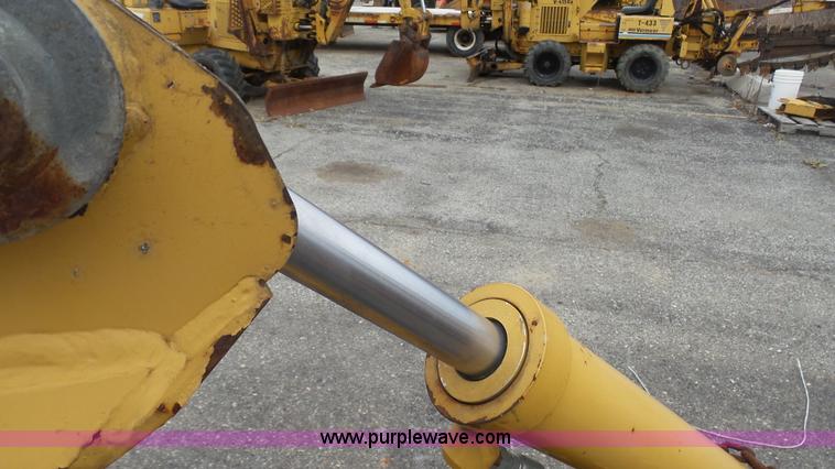 image for item L1319 2001 Vermeer V4150A trencher