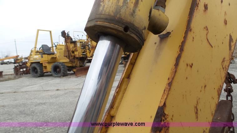 image for item L1319 2001 Vermeer V4150A trencher