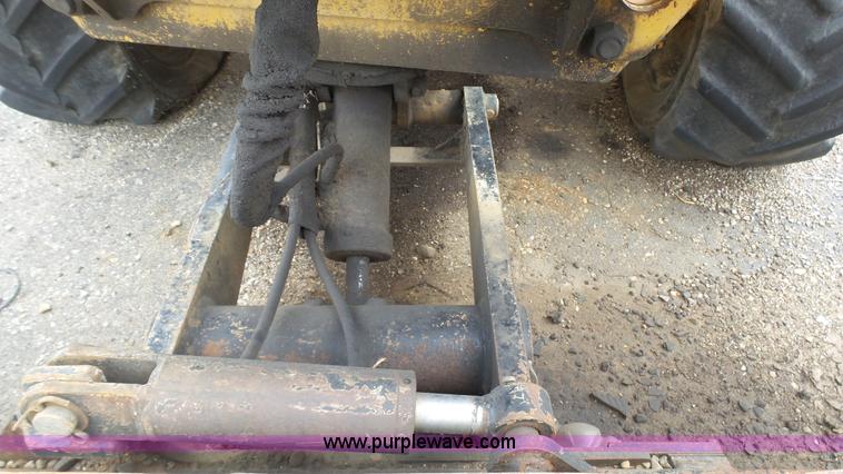 image for item L1319 2001 Vermeer V4150A trencher