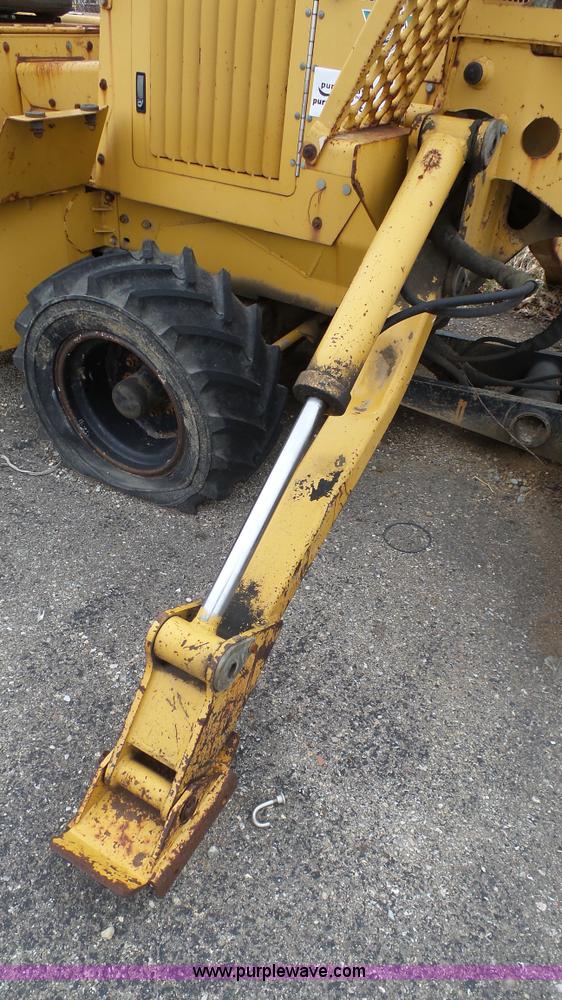 image for item L1319 2001 Vermeer V4150A trencher