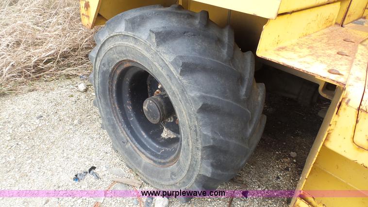 image for item L1319 2001 Vermeer V4150A trencher