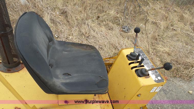 image for item L1319 2001 Vermeer V4150A trencher